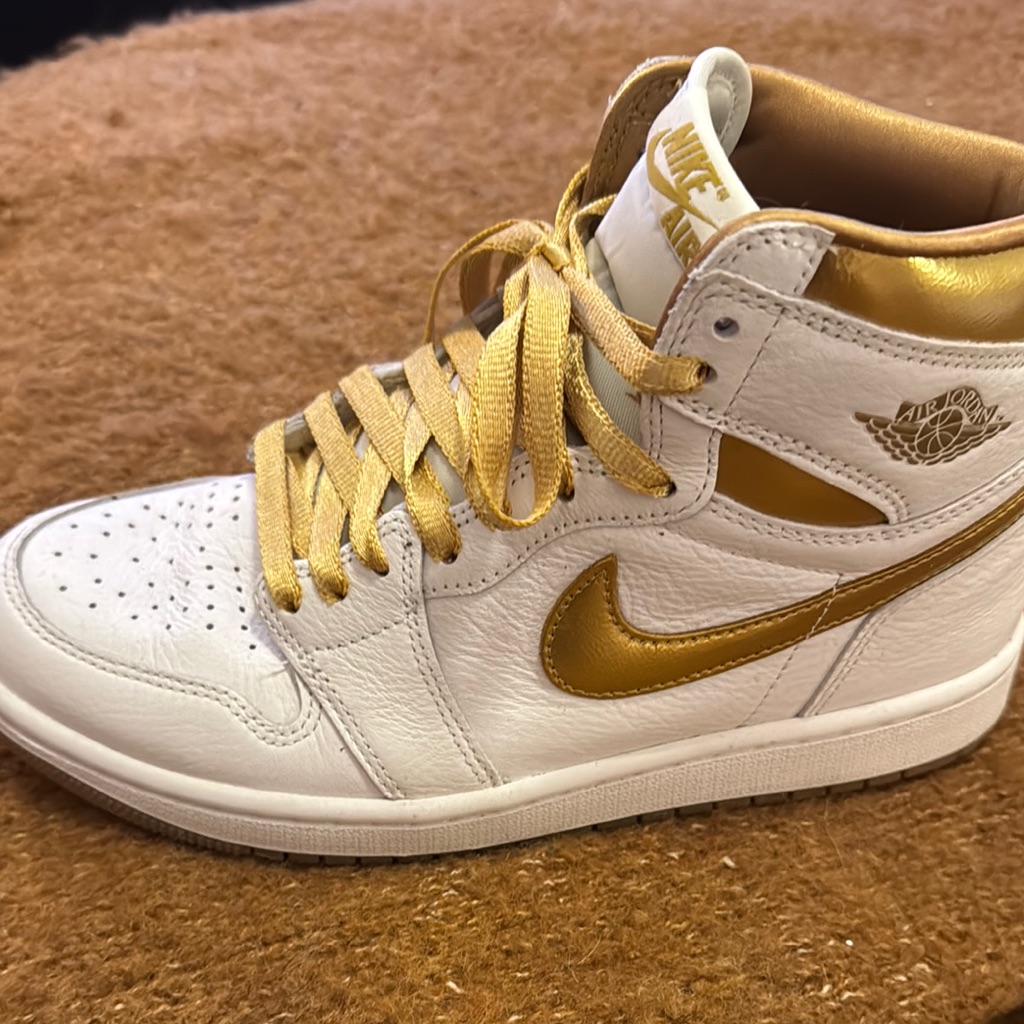 Nike Air Womens White And Gold Sneakers Preowned